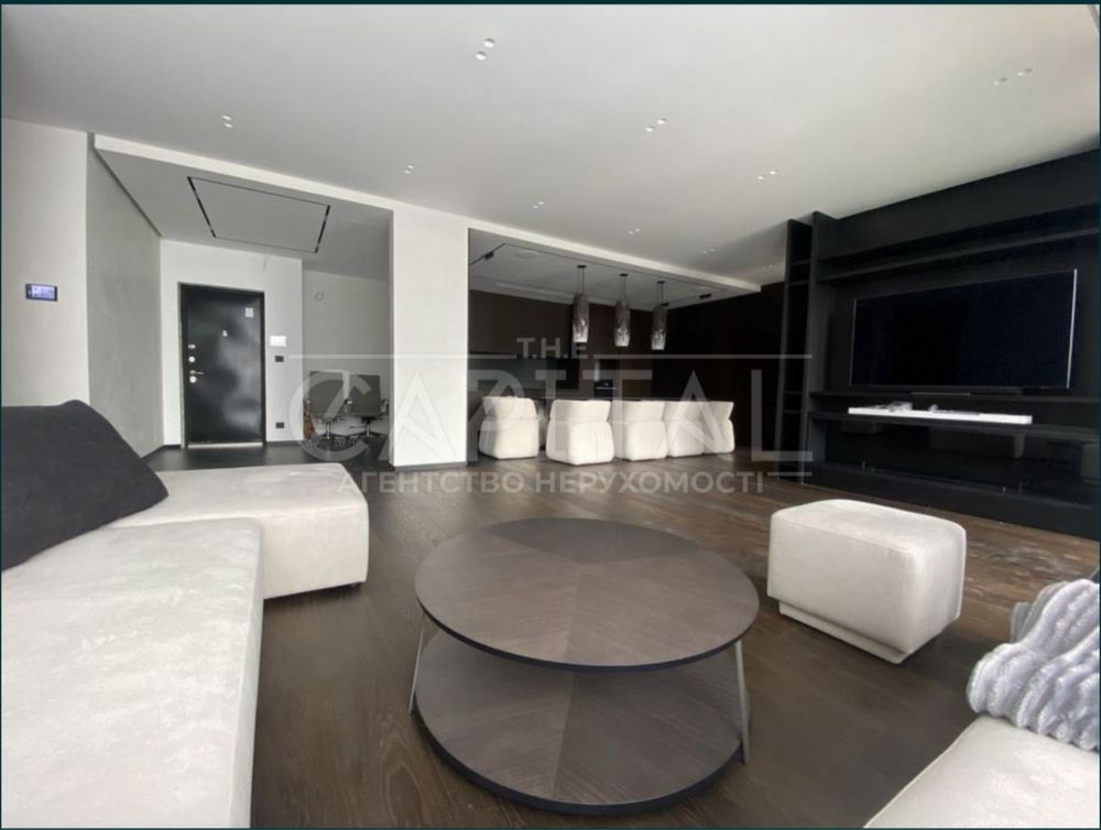 Spacious 222 m² Apartment in Tetris Hall Complex, Pechersk District