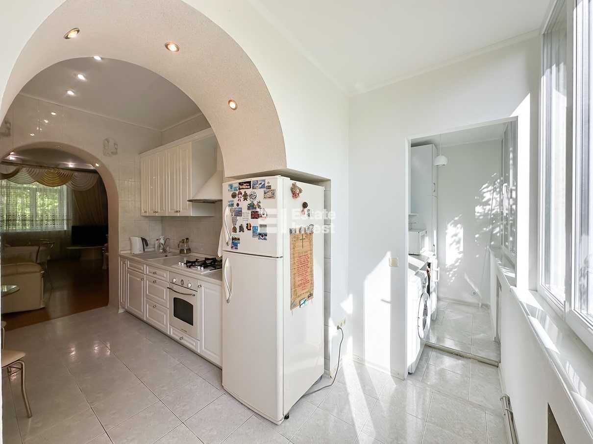 Spacious 2-Room Apartment with Designer Renovation on Chernyshevska Street