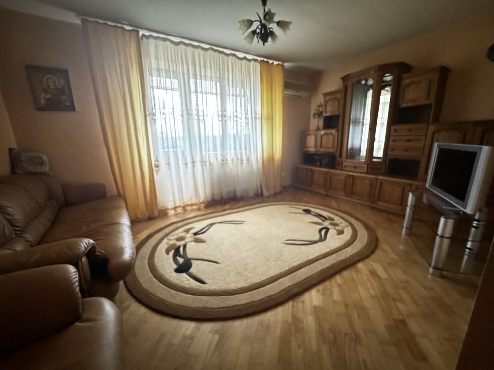 3-Room Furnished Apartment in Yavoriv with Full Amenities