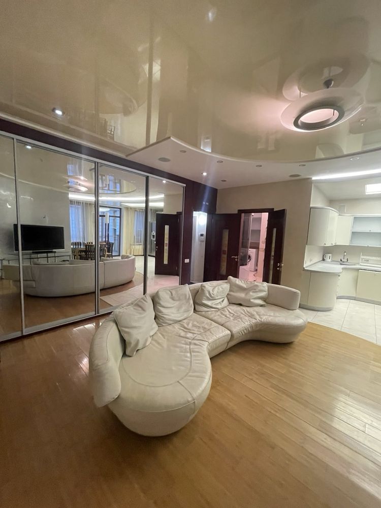 Spacious 3-Bedroom Apartment in Arkadia with Balcony