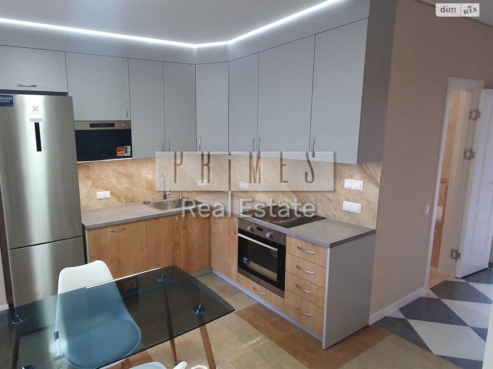 Two-bedroom apartment with designer renovation in Faina Town complex