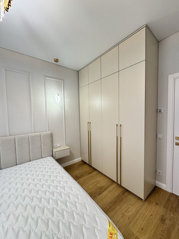 Designer 1-Bedroom Apartment in Park Land Complex