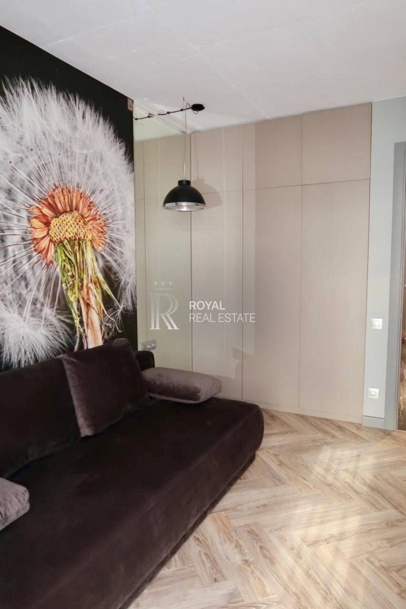 Designer Two-Bedroom Apartment in Pidvysotskyi Complex, Near Zverinetska Metro