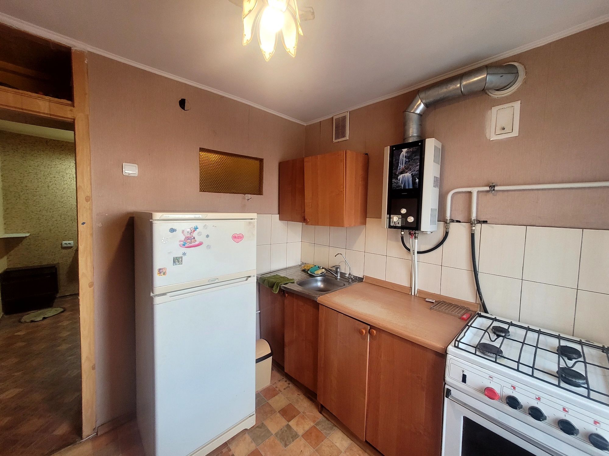Cozy 1-Bedroom Apartment Near Church with Large Kitchen