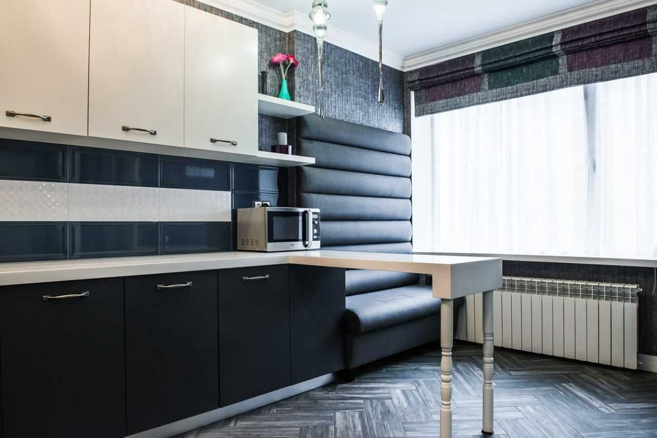 3-Room Apartment in Center, Designer Renovation, Near Metro