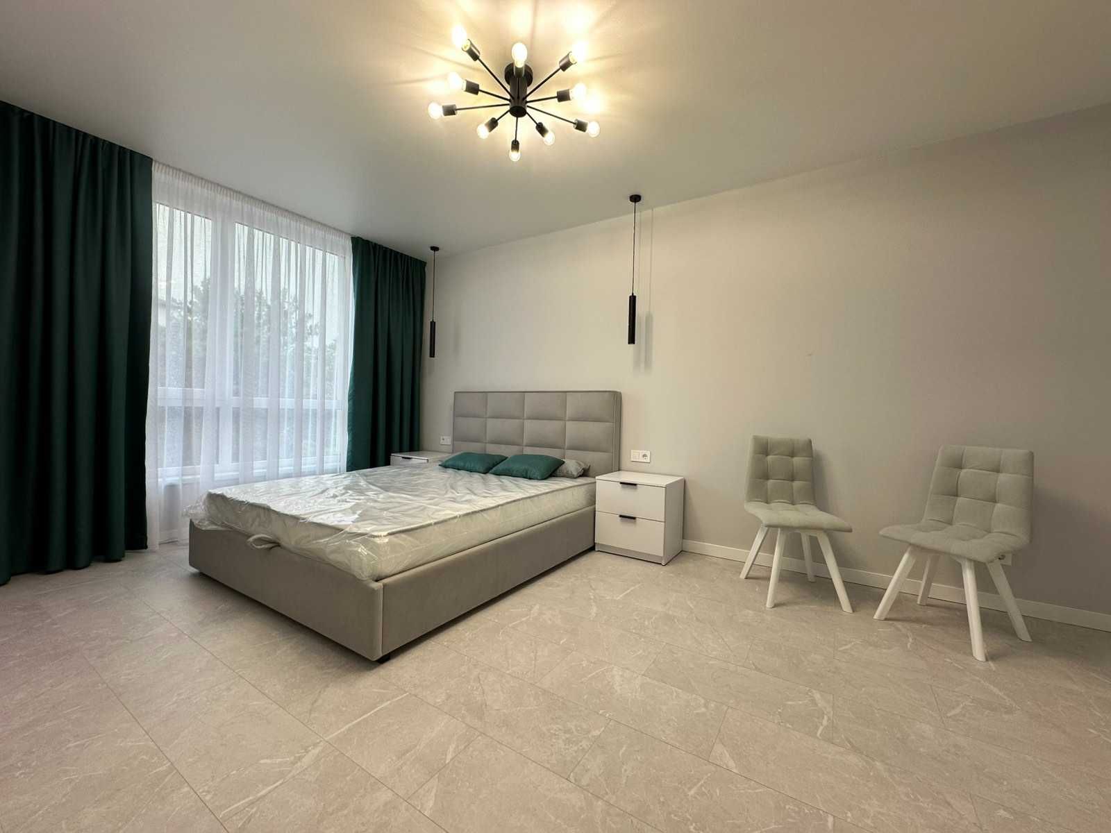Spacious 1.5-Room Apartment in City Center with Designer Interior