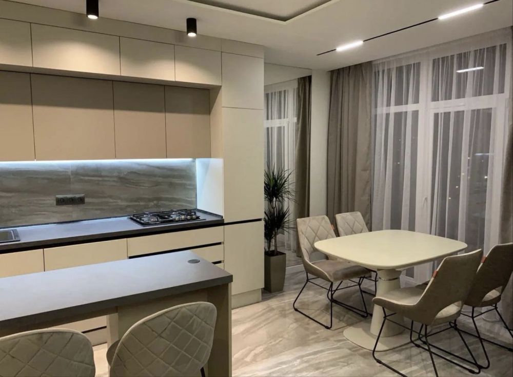Spacious 1-bedroom apartment with large kitchen in ЖК Семицвіт