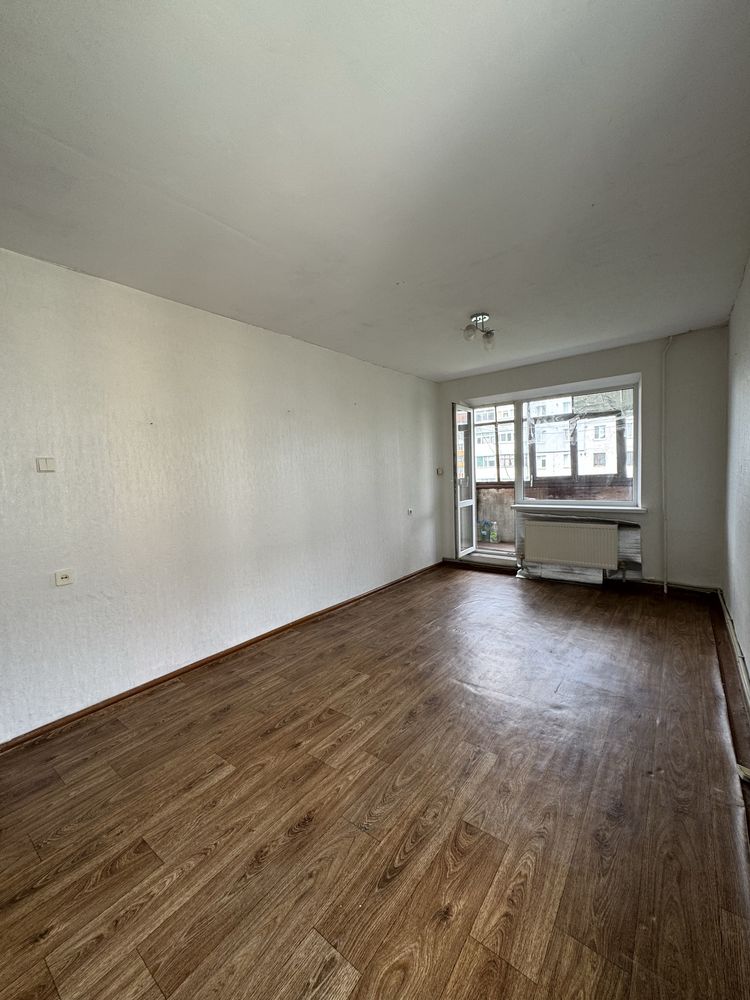 One-bedroom apartment in Kovalivka district, mid-floor, near ATB store