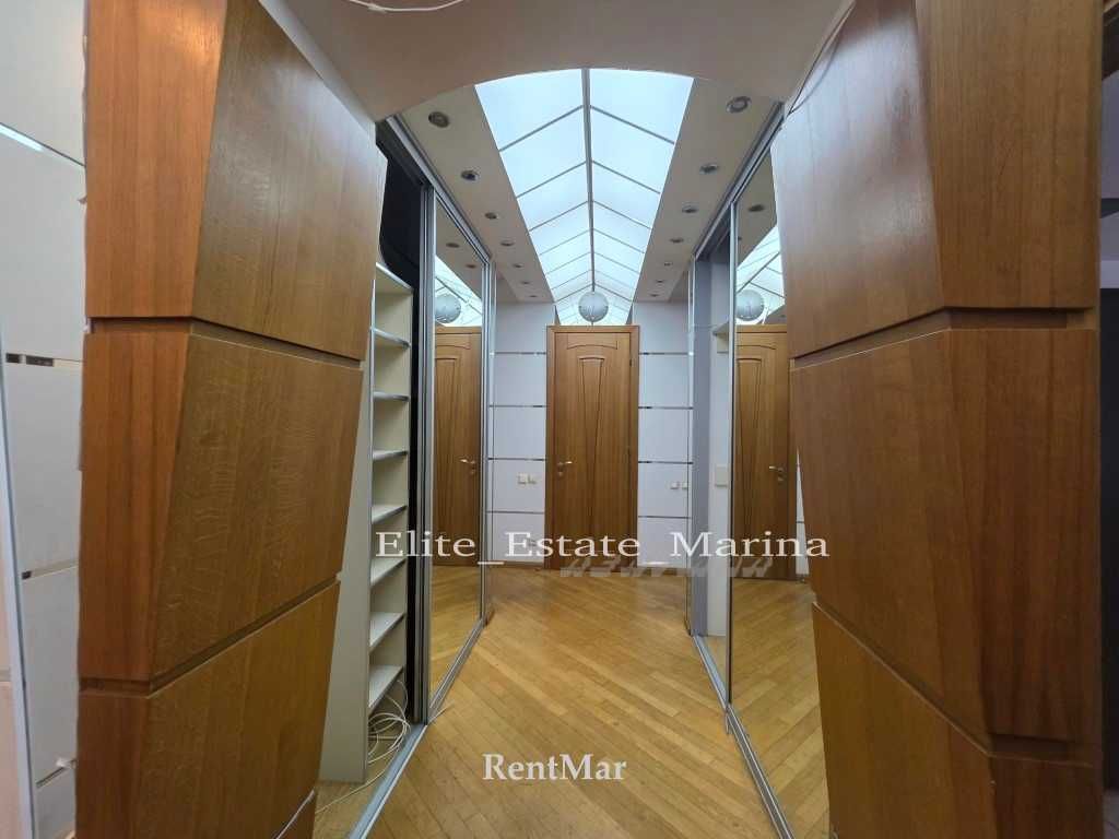 3-Room Apartment on Dovzhenko Street / French Boulevard