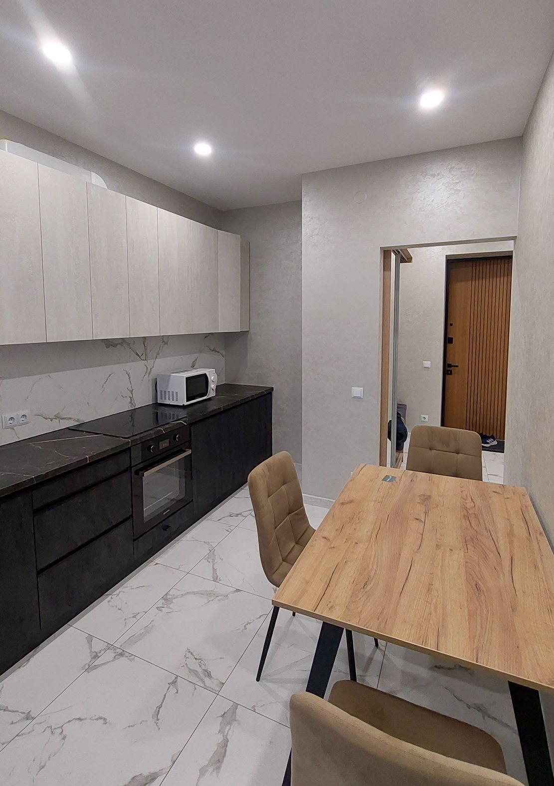 Modern 1-Bedroom Apartment in Park Land Complex