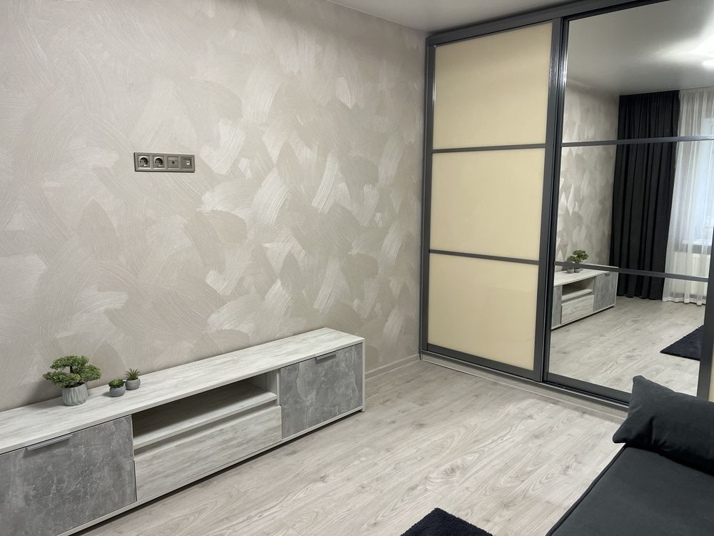 Modern Furnished 1-Bedroom Apartment near Vynohraddr Metro, Kiev