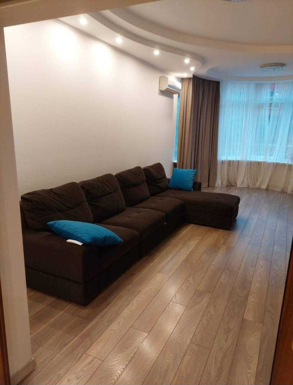 Spacious 3-Room Apartment in Kyiv with Modern Design