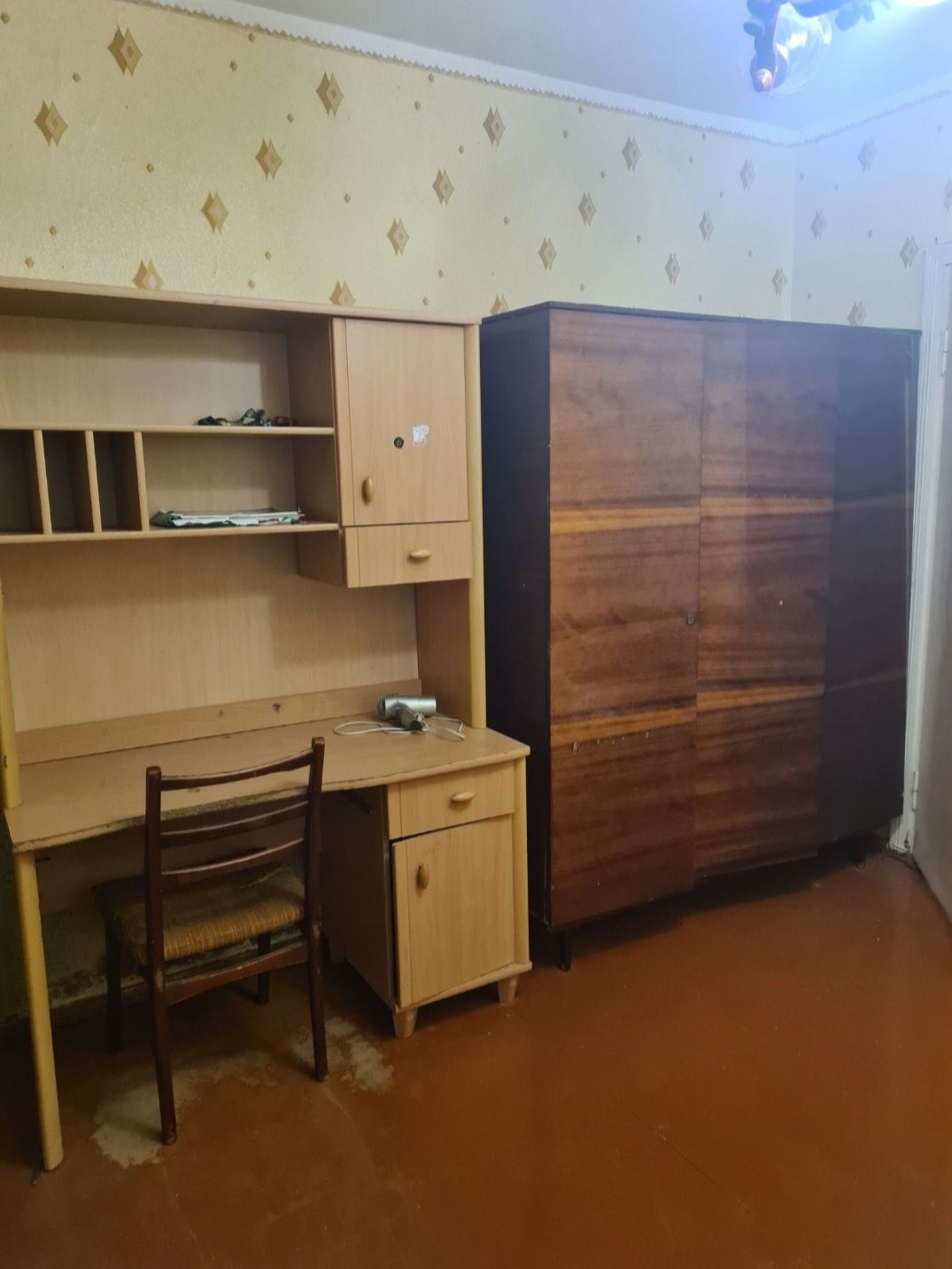 3-Bedroom Apartment Near Bus Station with Parking