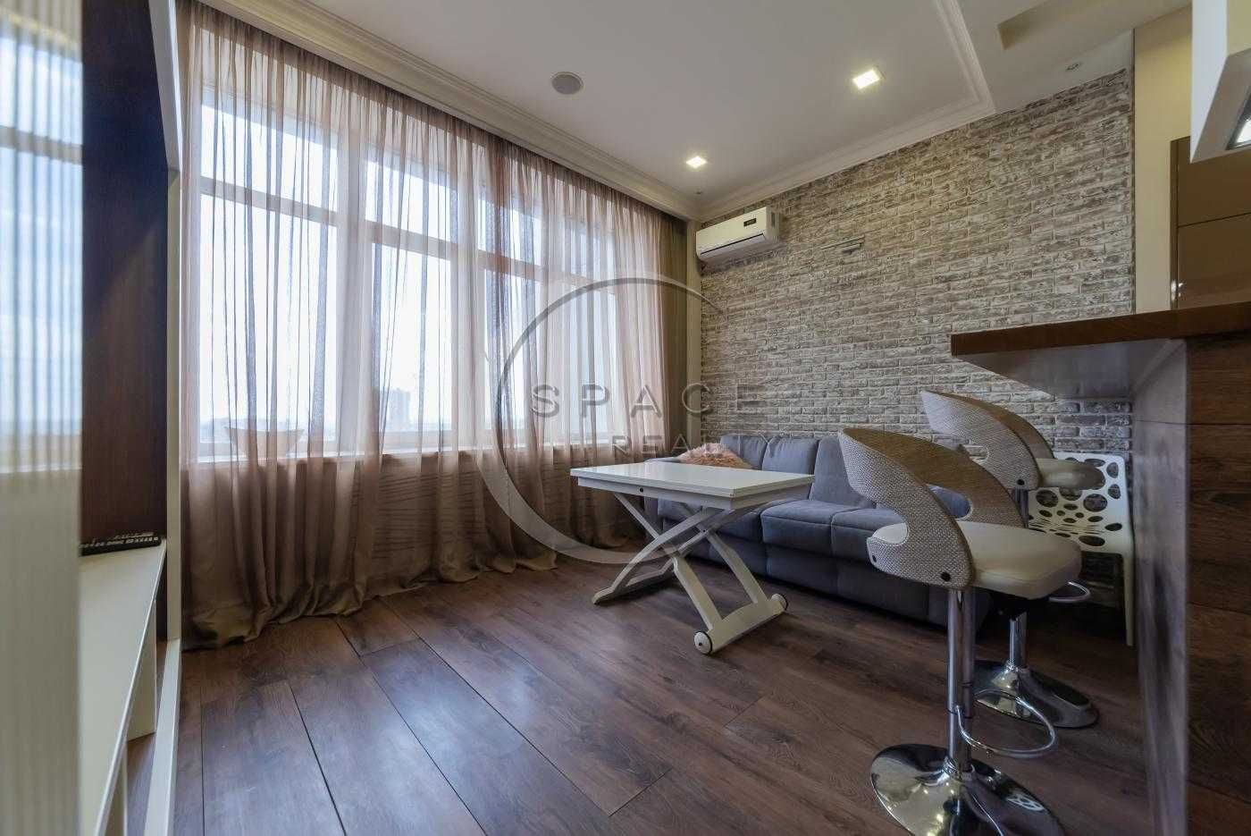 2-Room Apartment in Novopecheski Lipky Complex with Modern Design