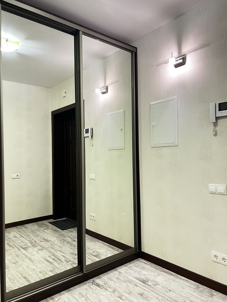 Romantic Two-Bedroom Apartment with Lake View near River Mall