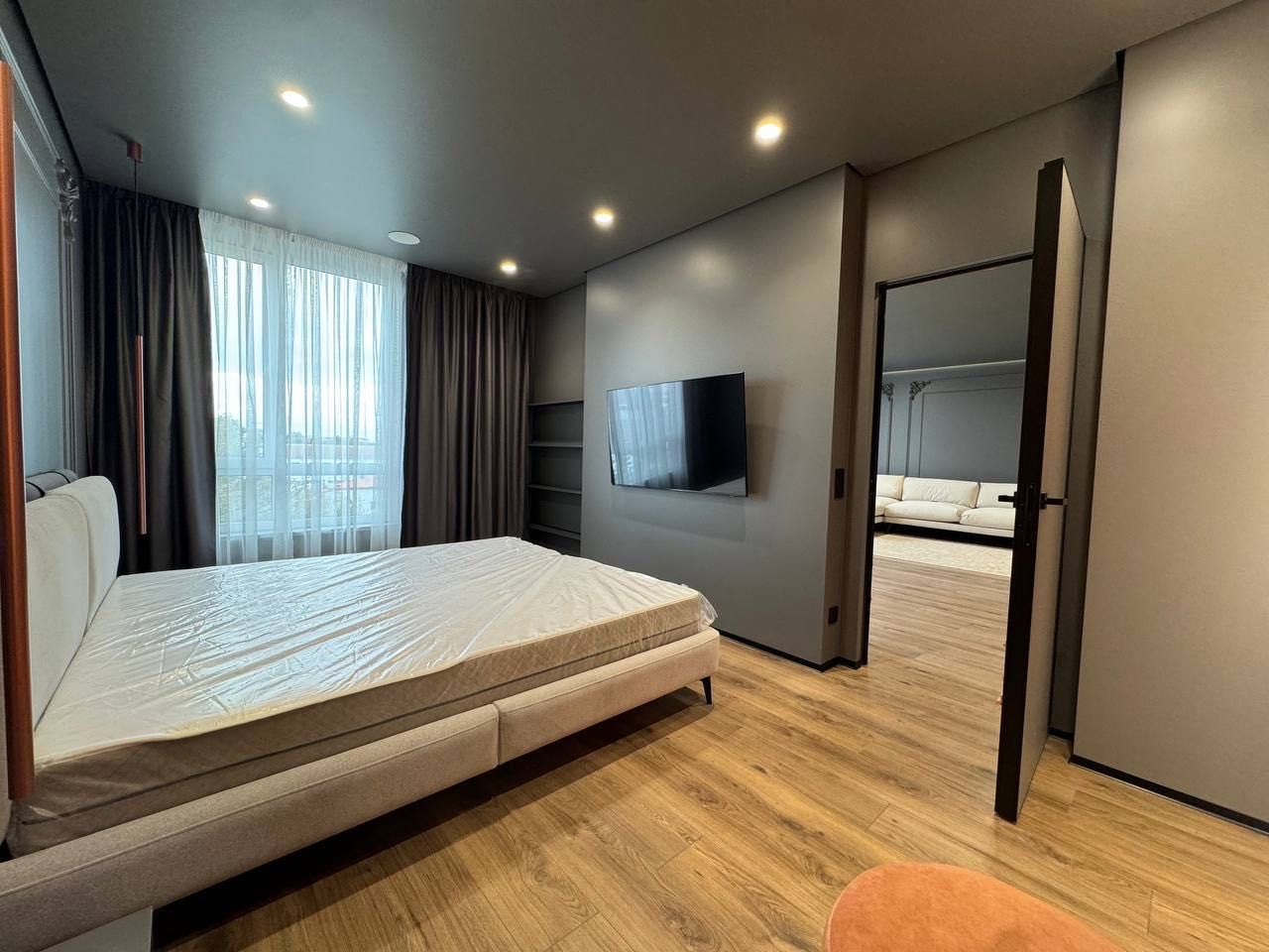 Spacious 1-Bedroom Apartment with Modern Design in Shevchenkivskyi District