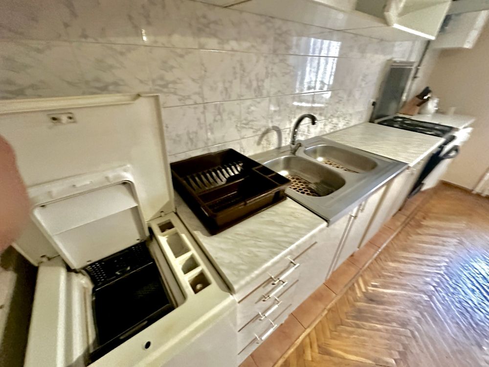Cozy 2-room apartment in brick building, ground floor