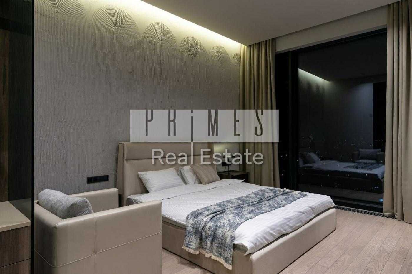 Luxury Penthouse with City View and Private Jacuzzi Terrace