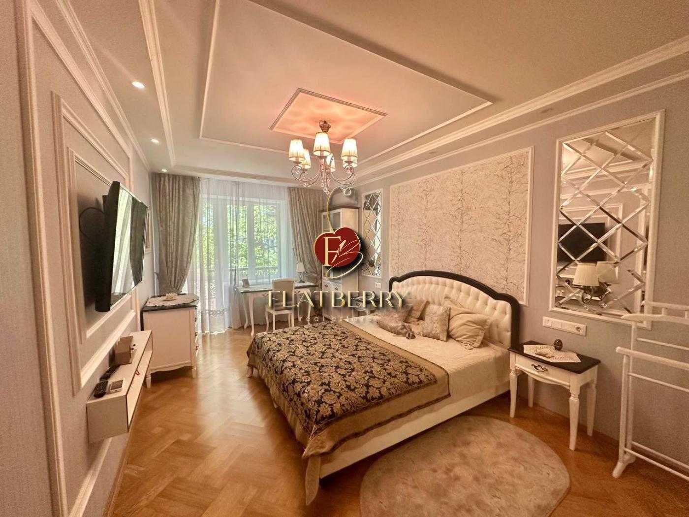 3-Room Apartment in Historic City Center, Near Metro Stations