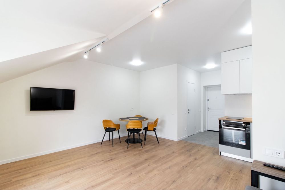 Spacious Studio Apartment in Vyshnevoe with Parking