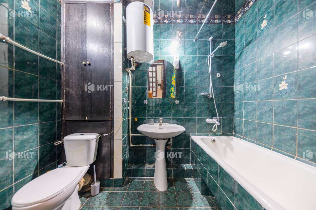 Spacious 2-Room Apartment Near Metro and Park