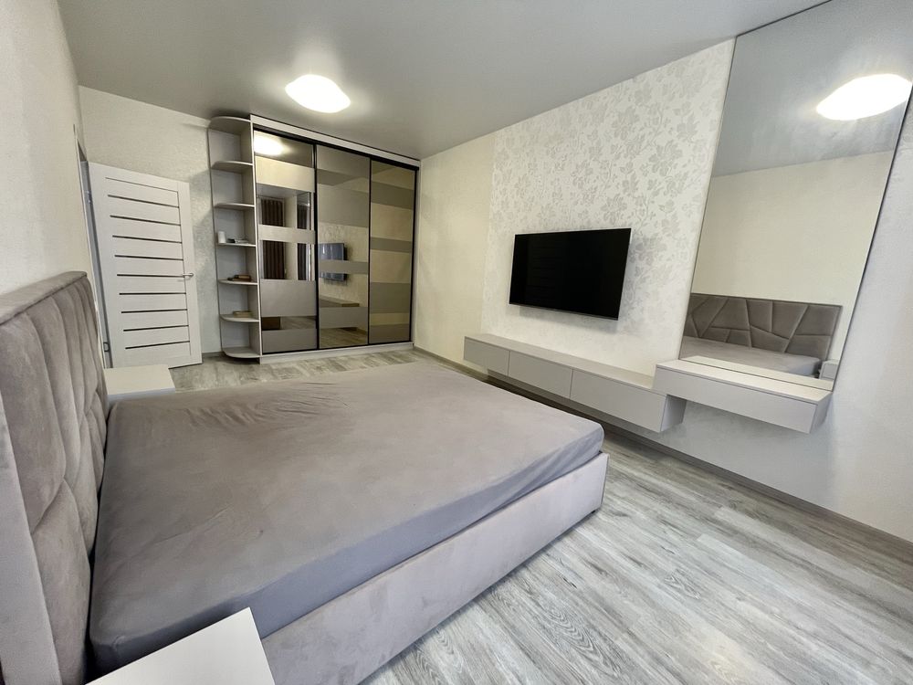 Large 2-room apartment with fresh renovation near Arcadia, close to sea