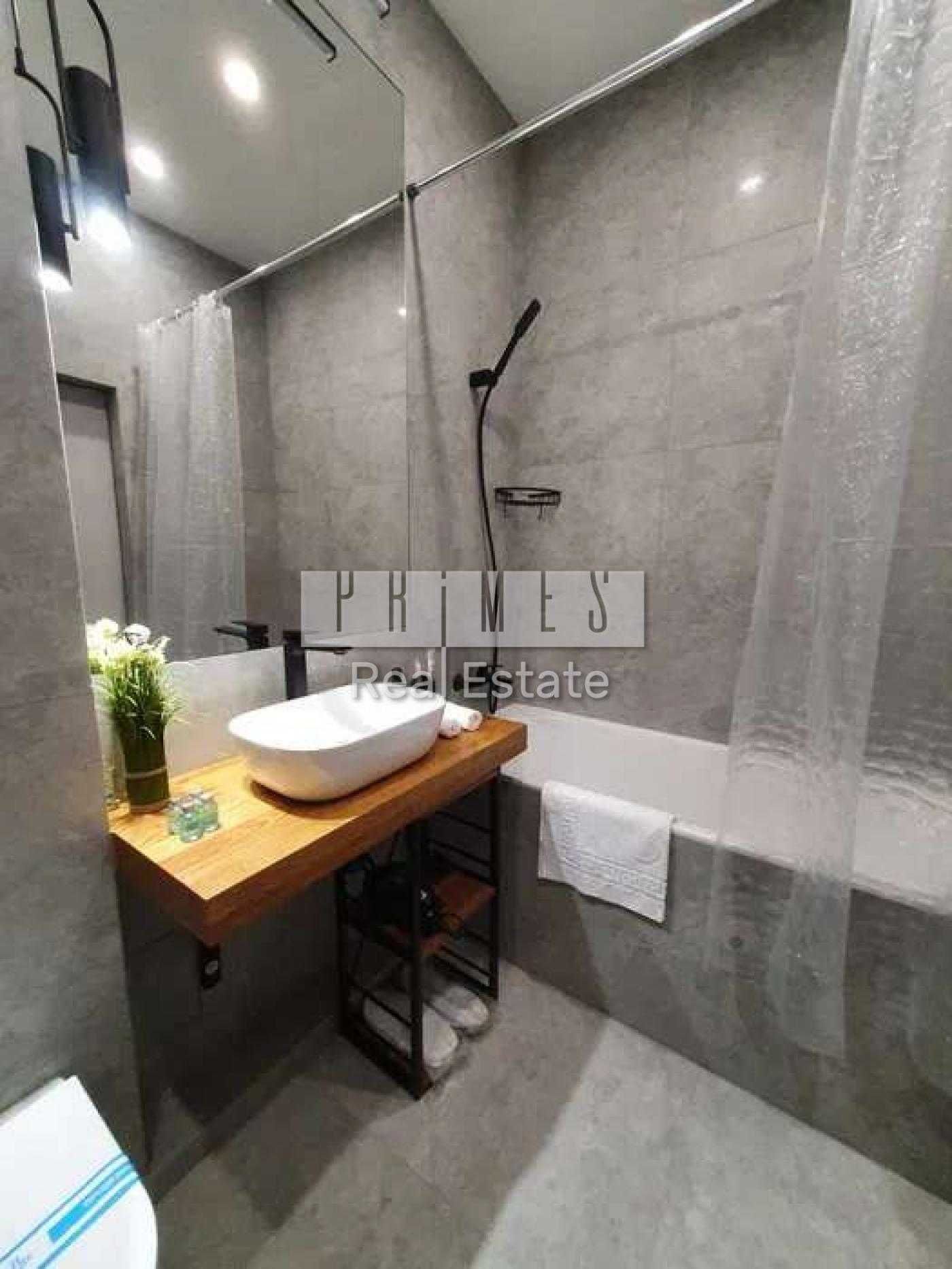 Designer Loft-Style 1-Bedroom Apartment in Yaroslaviv Grad Complex