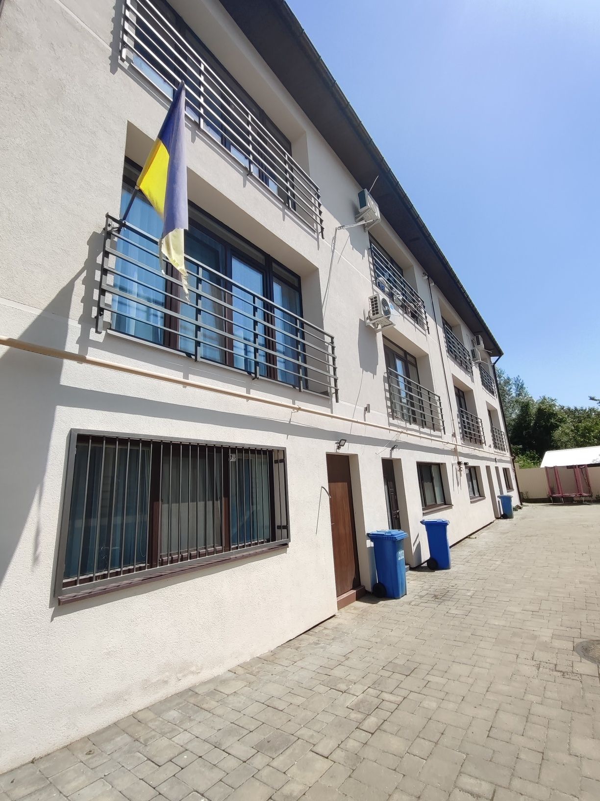 Spacious Two-Level Apartment in Uzhgorod with Amenities