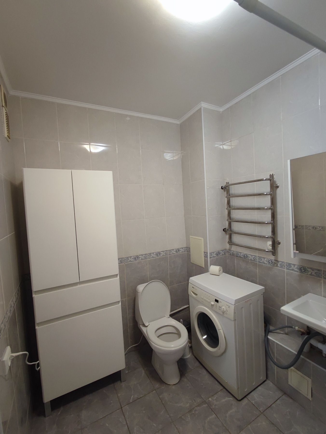 Spacious Apartment Near Akademmistechko Metro