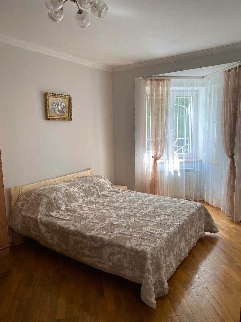 3-Bedroom Apartment Near 6th School, Spacious and Well-Renovated