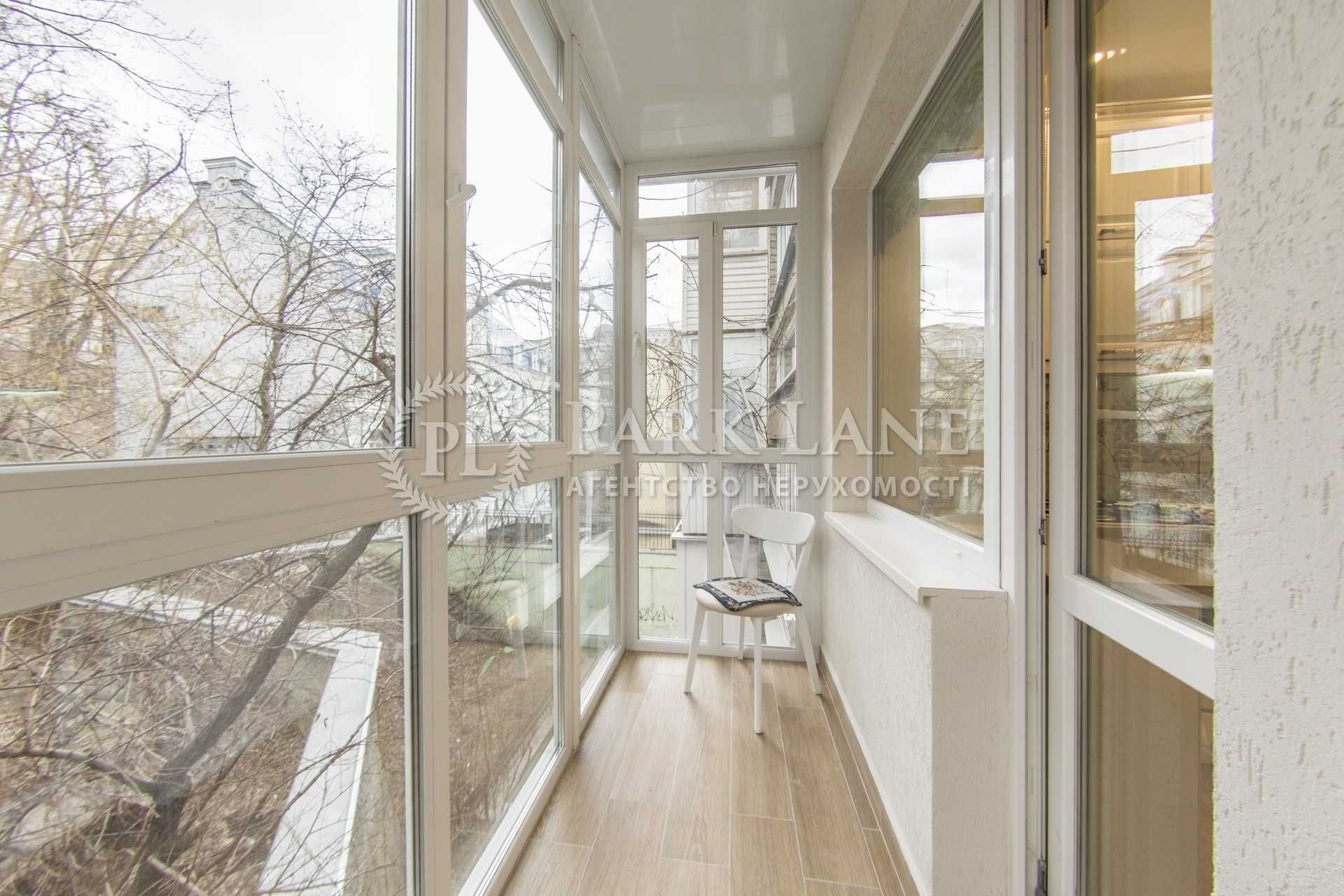 Spacious Designer Apartment in Central Kyiv Near Metro Stations
