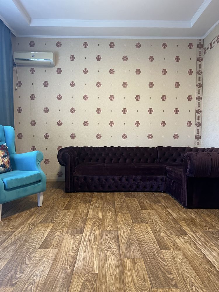 3-Room Apartment in Poltava City Center with Botanical Garden View