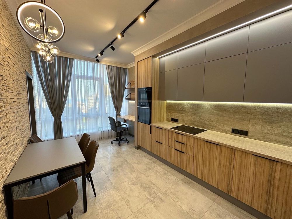 Designer Sea View Apartment with Italian Boulevard Location