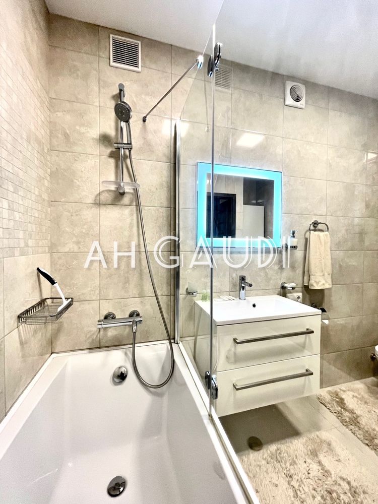 Cozy Furnished Apartment in City Center with Park View