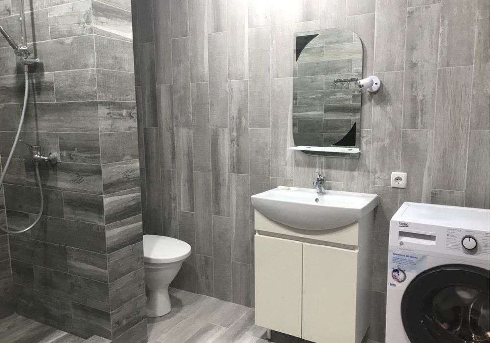 Modern 2-Bed Apartment Near Metro with New Renovations
