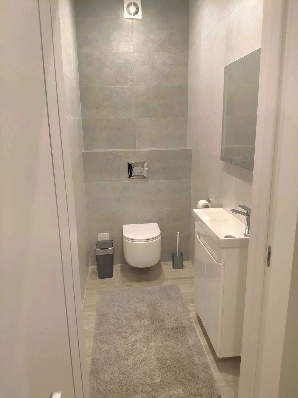 Two-bedroom apartment in Povitryana Hall Complex with modern renovation and full amenities