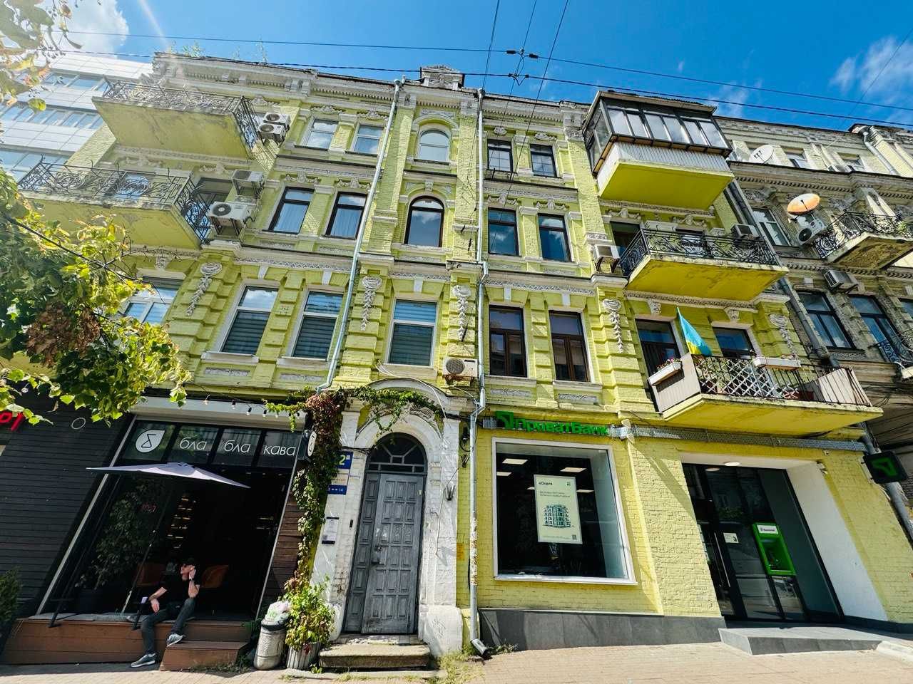 Two-room apartment in Shevchenkivskyi district, classic style, fully furnished