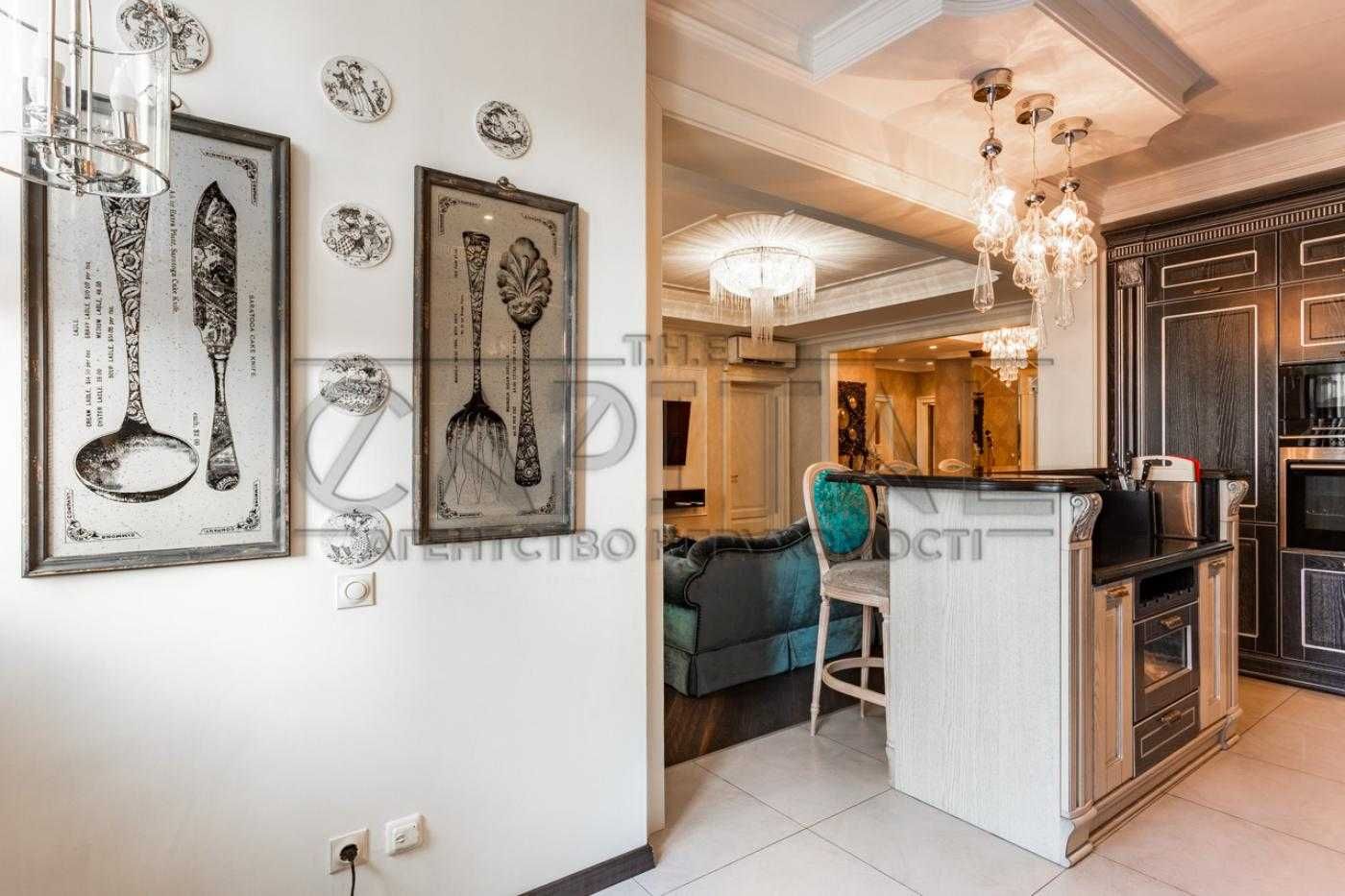 Spacious 3-bedroom apartment in Novopecherski Lipki complex with premium design