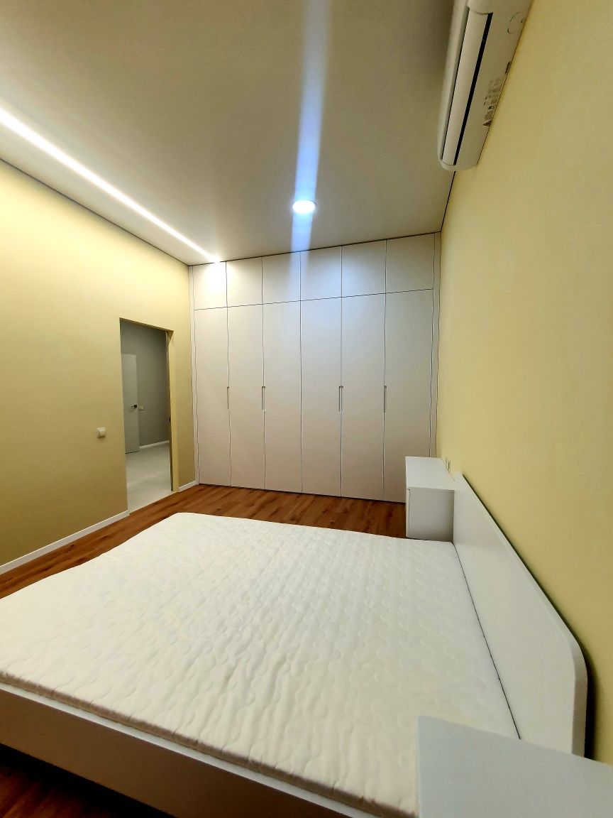 1-room apartment with designer renovation in Slon complex