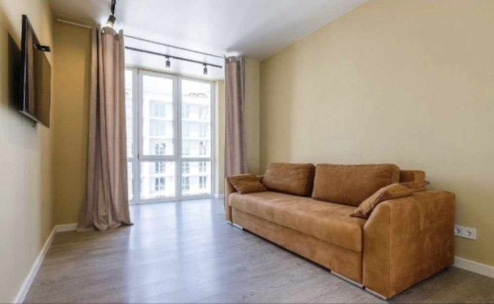 Spacious 2-bedroom apartment with renovation on Maloholoskivska Street