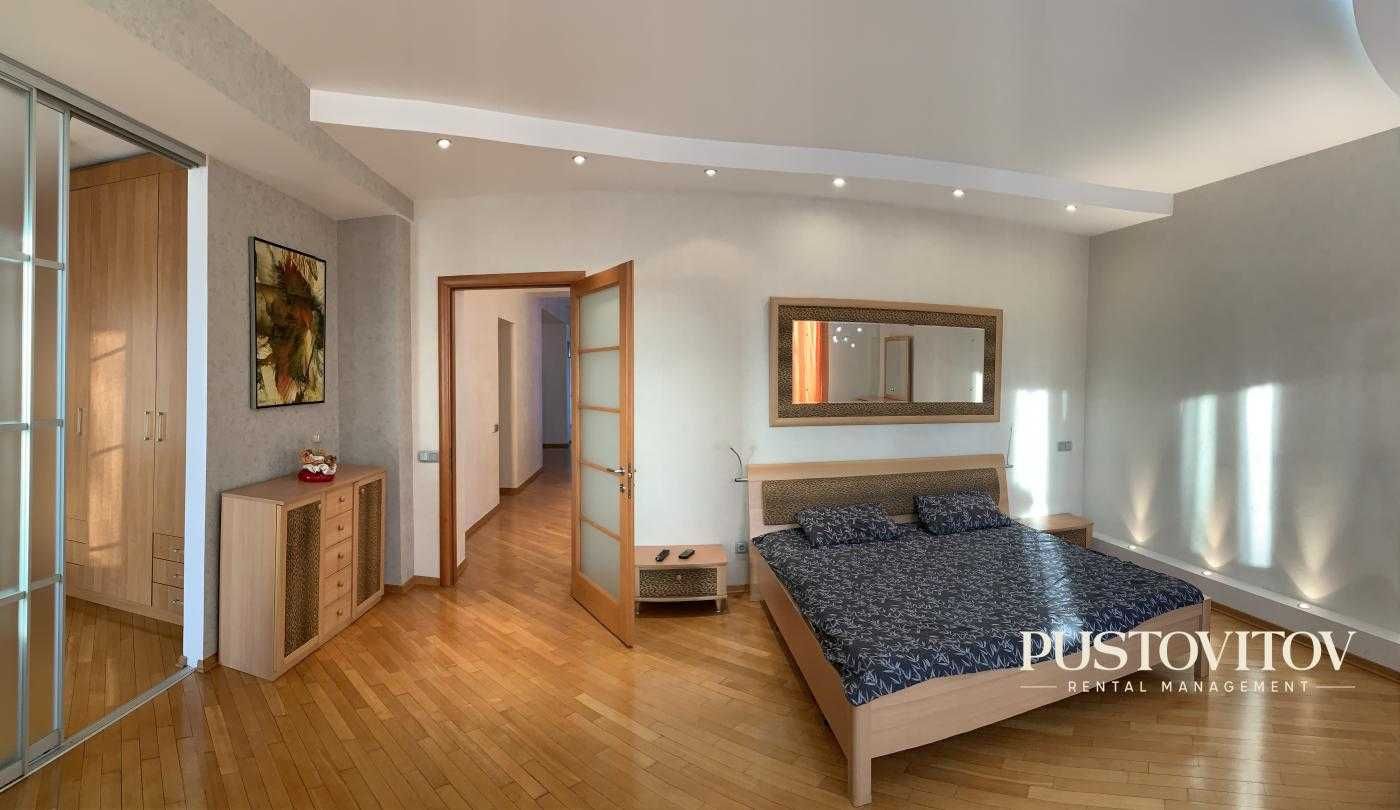 Spacious Sea View Apartment at Liderovsky Boulevard