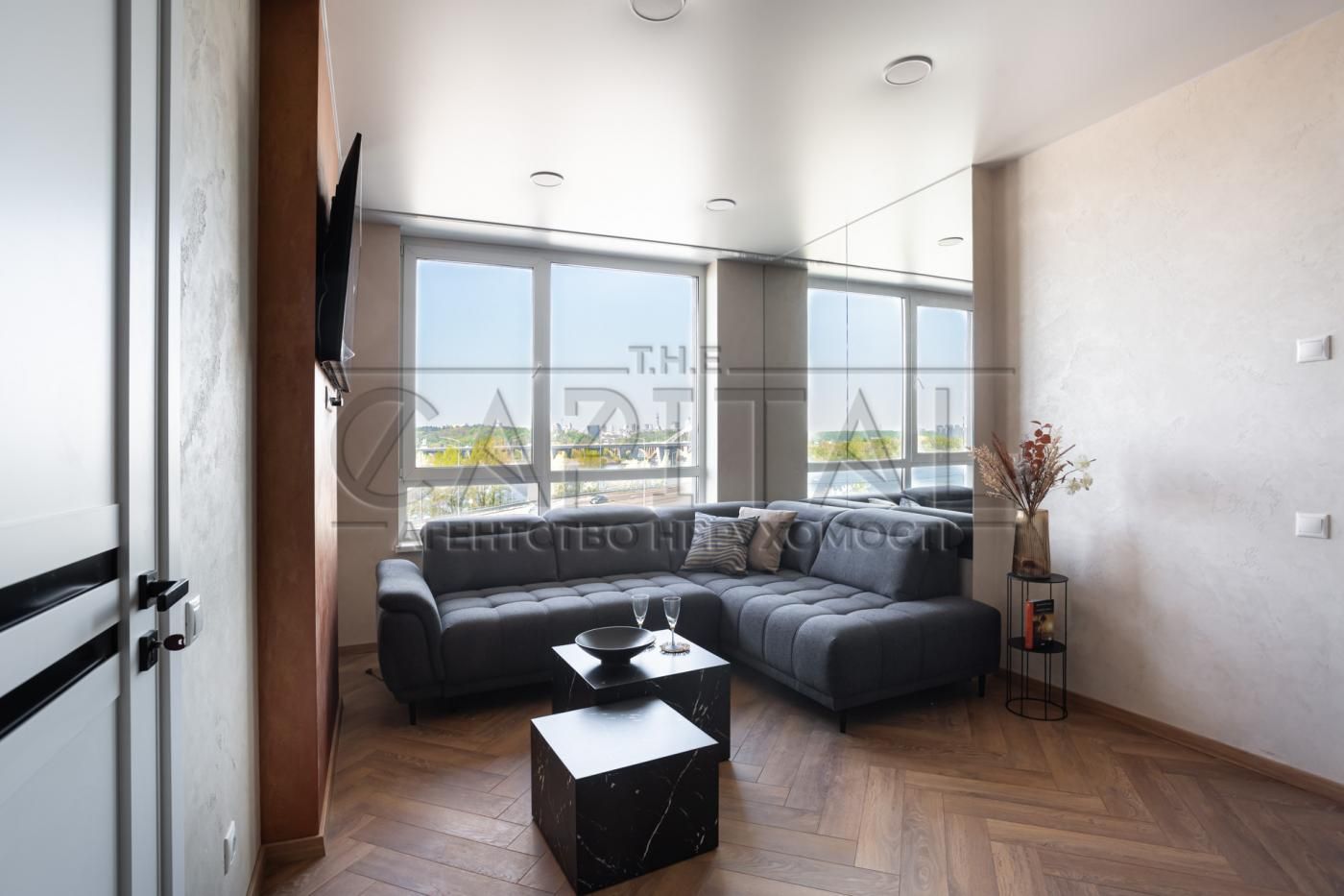 3-Room Stylish Apartment in GreatЖК Complex, Dniprovska Embankment
