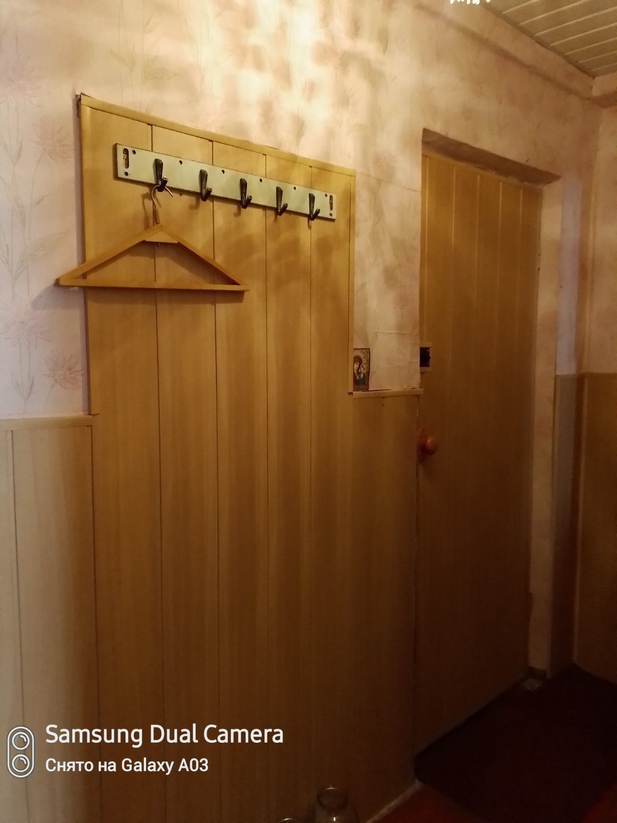Two-room apartment near Khitryi Market with utilities included