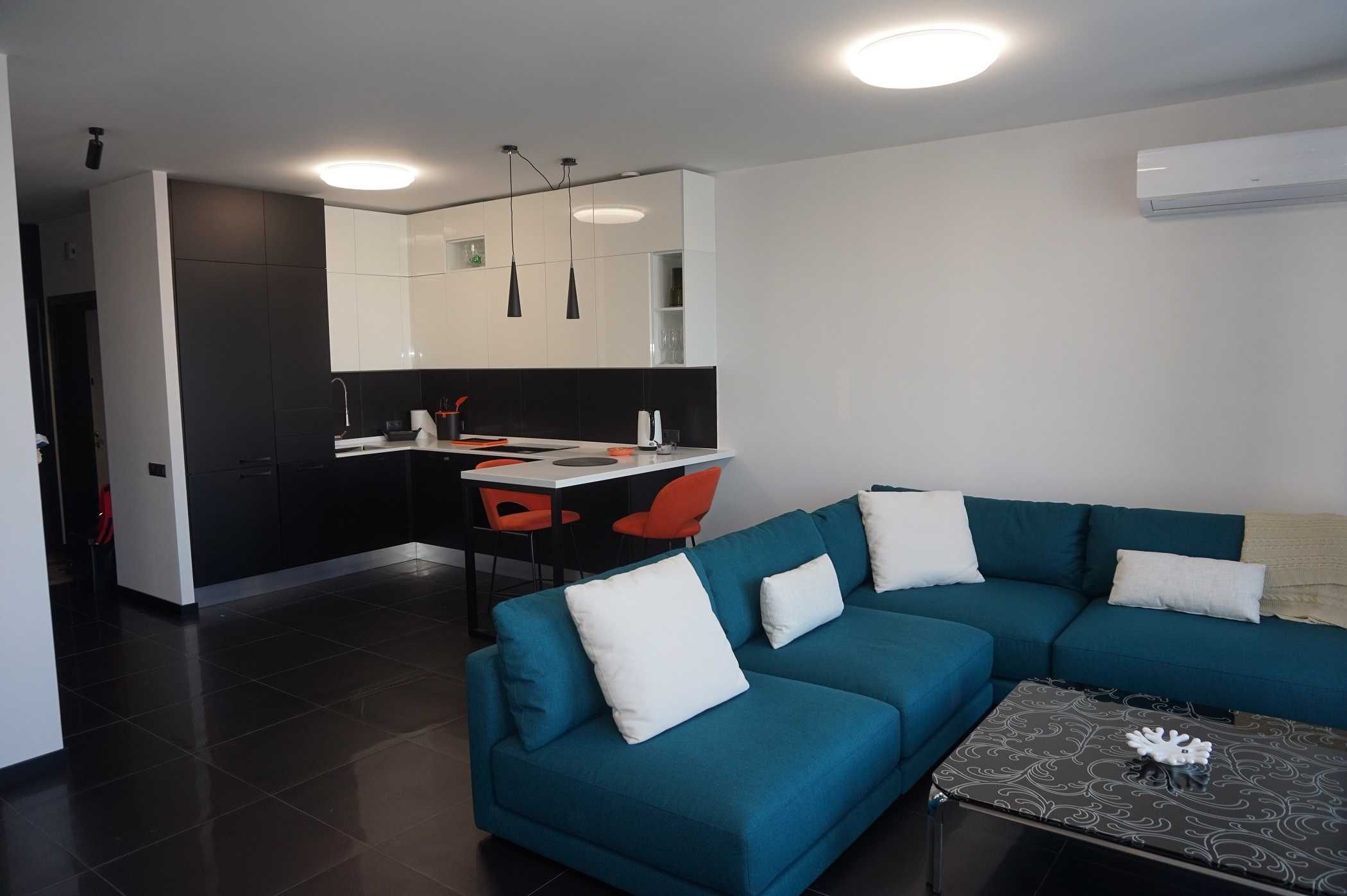 1-bedroom apartment near Slavutych metro with exclusive renovation