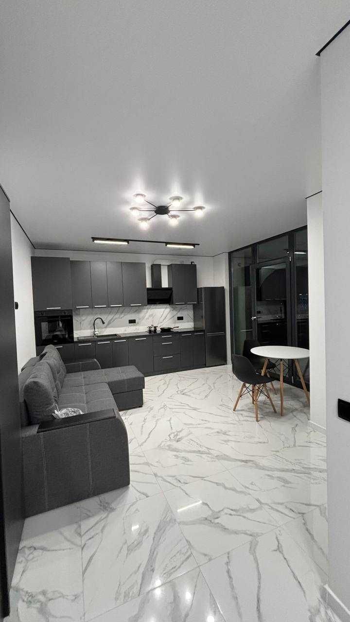 Stylish Spacious Apartment with City Lake View in Gydropark Deluxe Complex