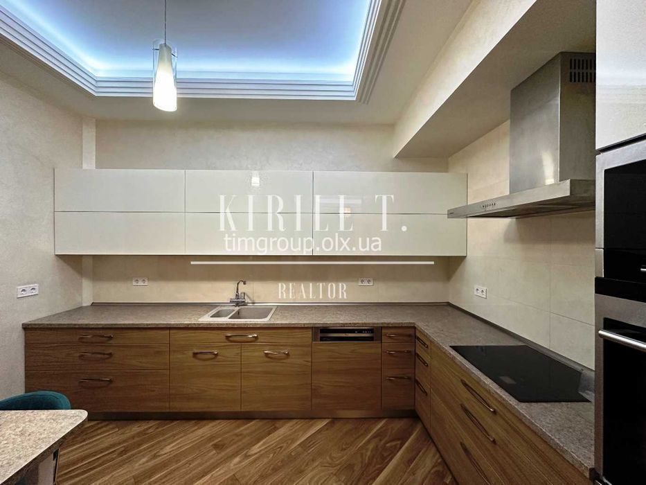4-Room Apartment with River and City View in Residential Complex