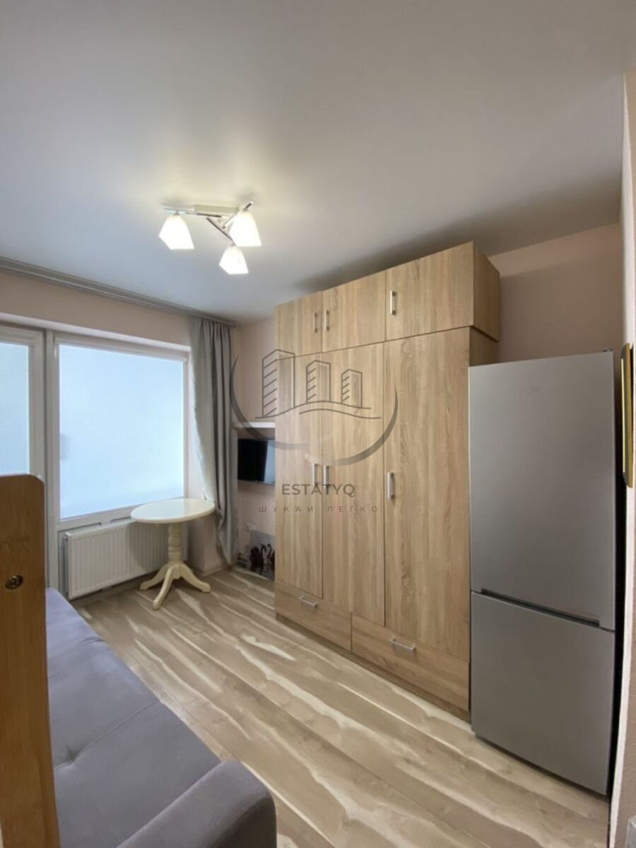 Cozy Studio Apartment near Akademika Pavlova Metro, Warm and Bright