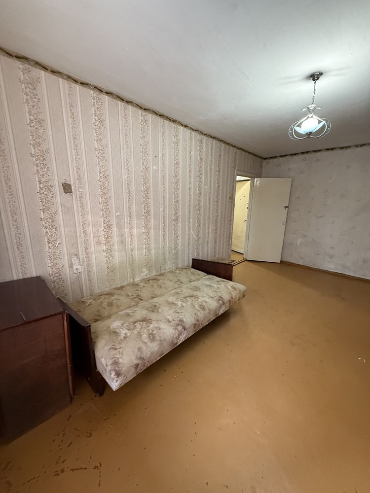 1-Room Apartment on Shoseyna Street