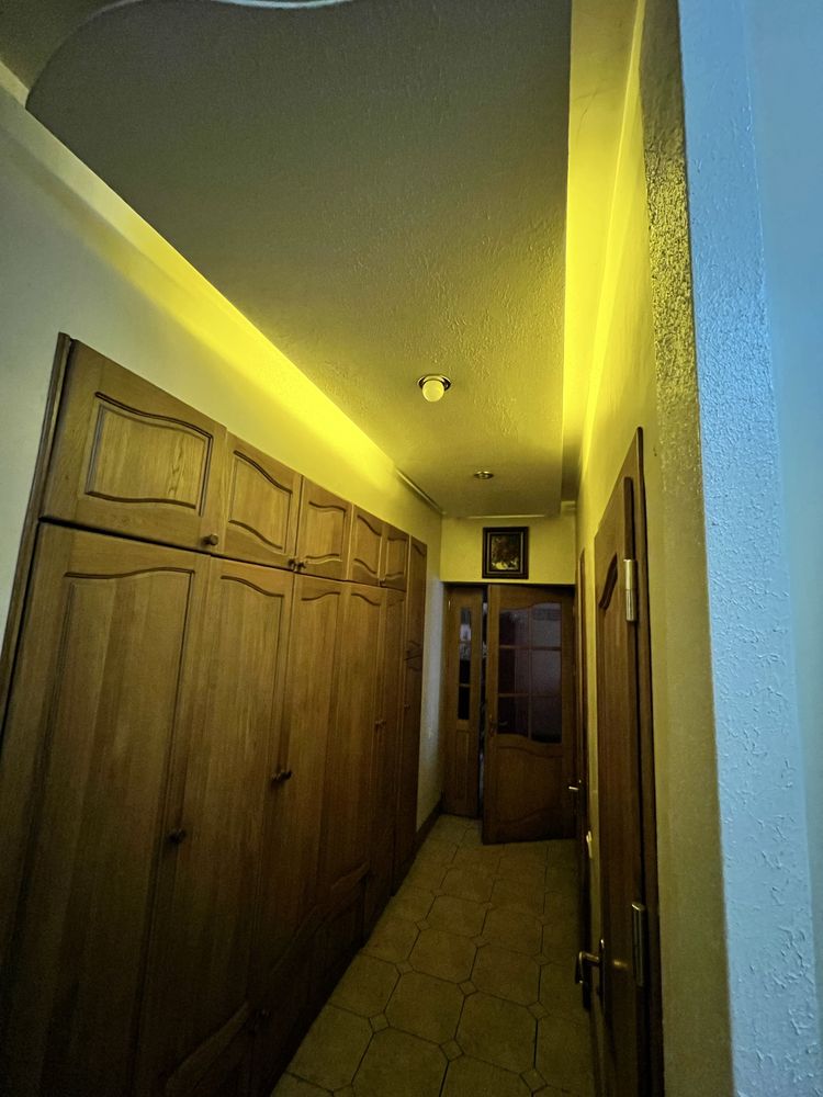 2-Level House with Separate Entrance and Parking