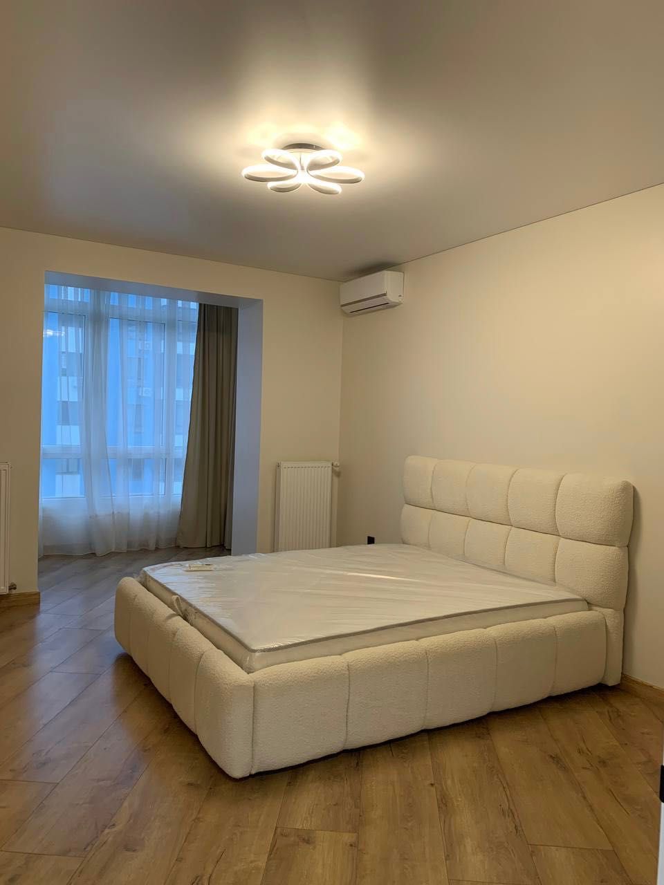 Stylish 1-bedroom apartment in city center with modern amenities